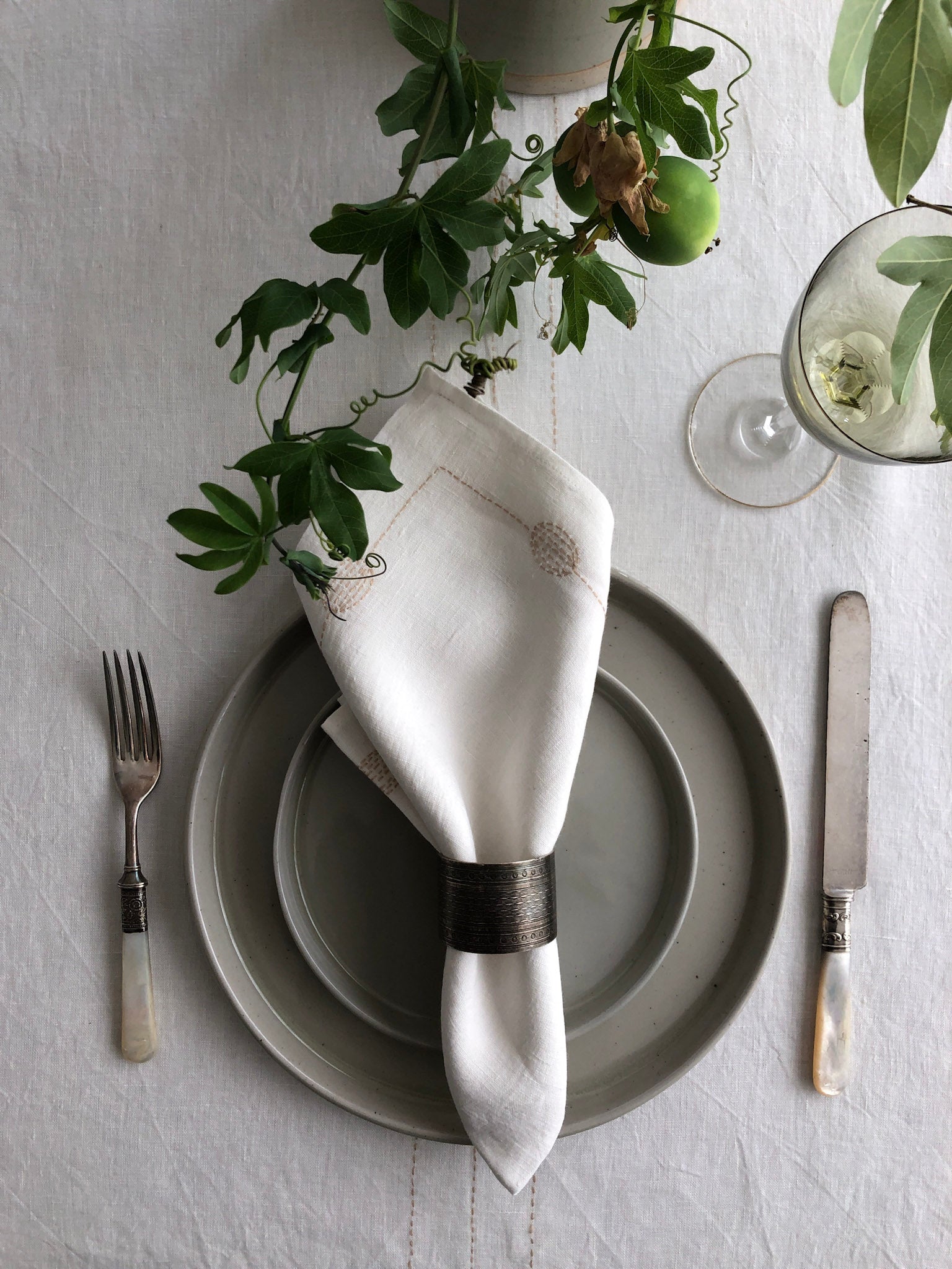 EMBROIDERED LINEN NAPKIN - White