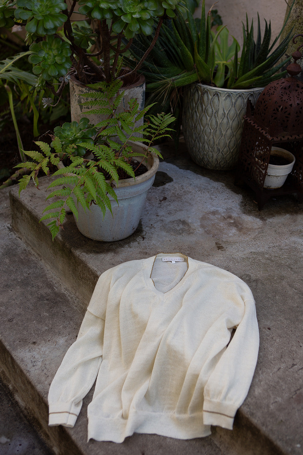 Anna Alpaca V Neck Pullover In Winter White/Gold