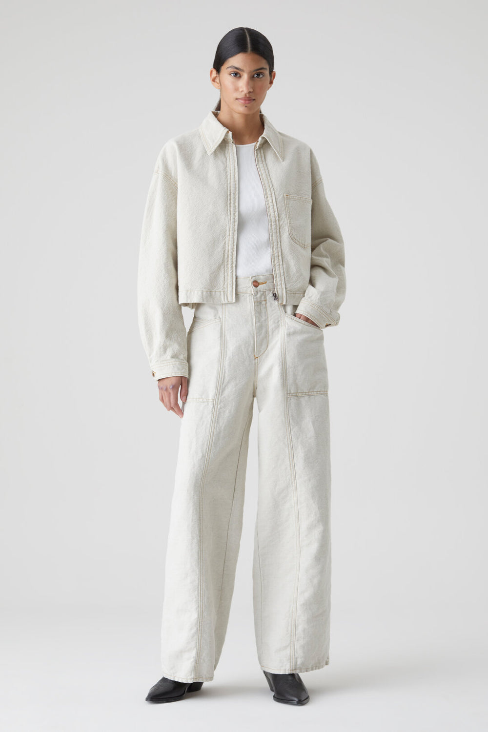 Closed Cropped Zip Jacket in Creme